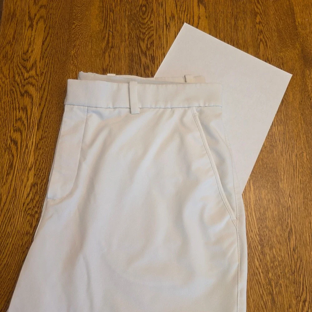 Nike Golf Mens Shorts White Performance Flat Front Size 38 Active Dri Fit Resort